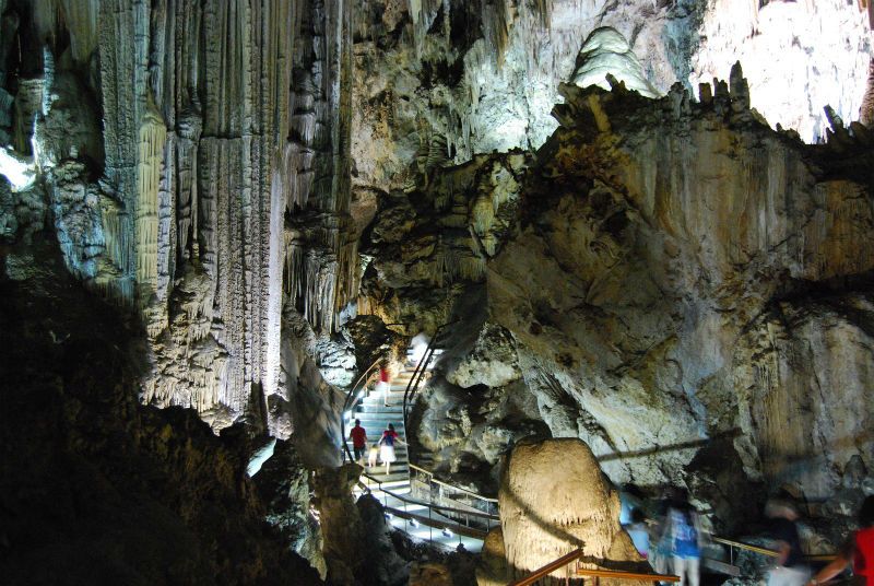 Viaje escolar fin de curso aventura en Granada 4 días: Cuevas de Nerja