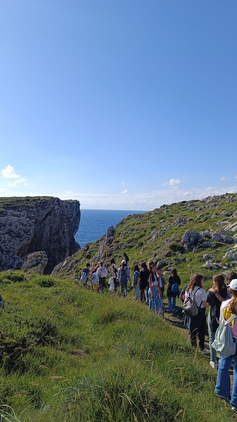 Fin de curso multiaventura en Cantabria: Senderismo costero