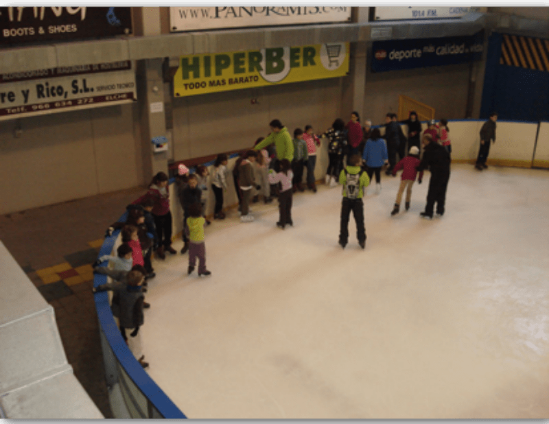 Viaje escolar fin de curso multiaventura en Huesca: Patinaje sobre hielo