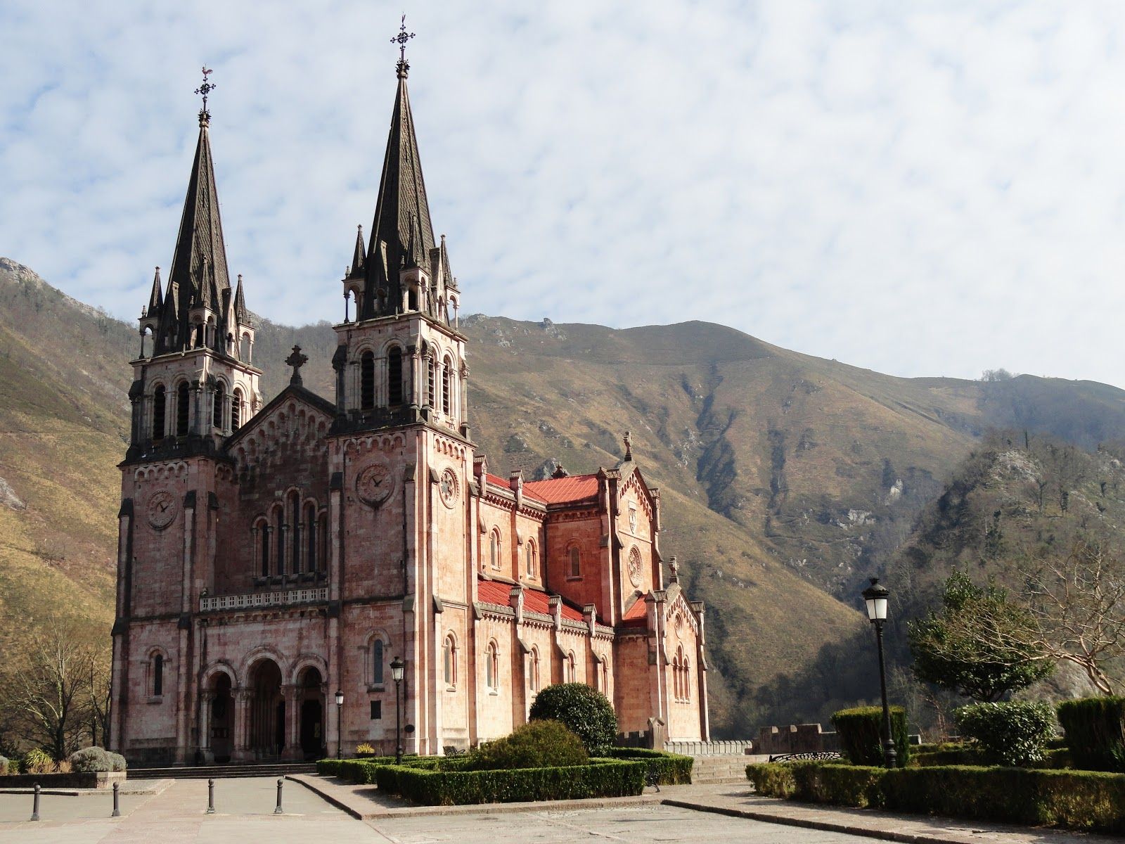 Fin de curso Aventura en Picos de Europa: Basilica Covadonga
