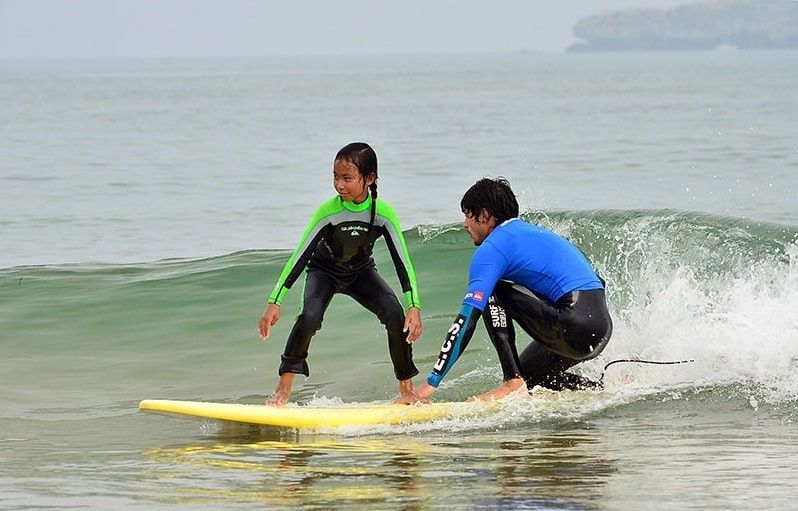 Campamento de Surf en Somo: Clases de surf menores
