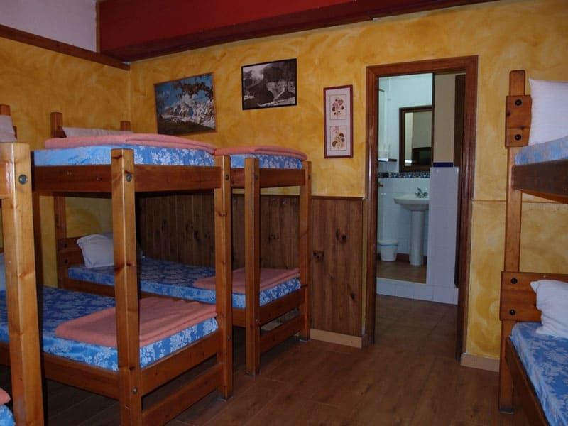 Campamento Multiactividad en Cantabria: Albergue El Portalón habitación